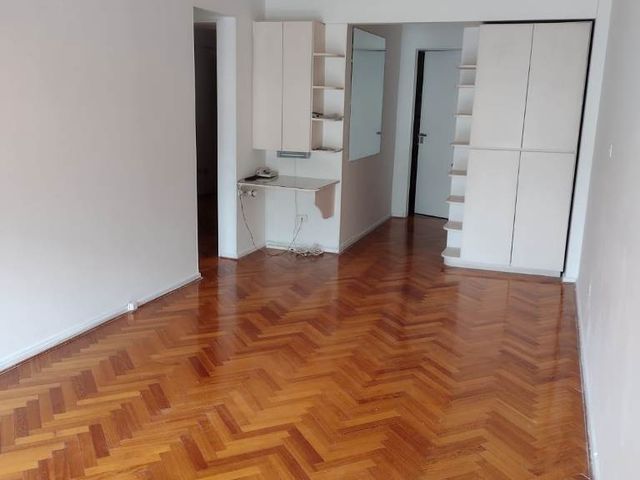 ECUADOR al 1400 Piso 7 3