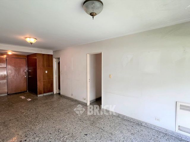 GUAYAQUIL al 300 Piso 6 4