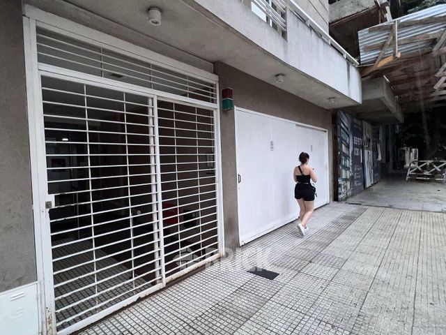 REPETTO, NICOLAS al 1200 Piso 8 16