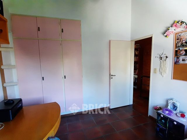 LAVALLEJA al 1000 Piso PB 46