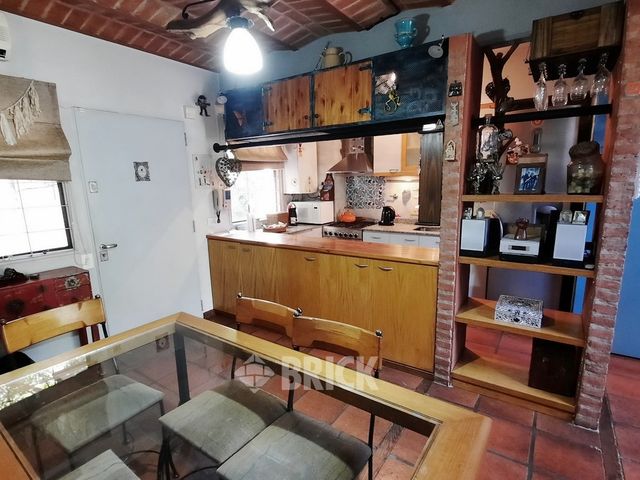 LAVALLEJA al 1000 Piso PB 8