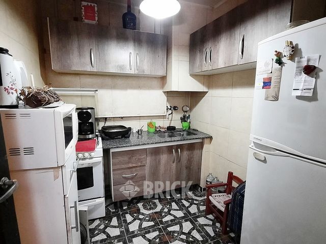 YRIGOYEN, HIPOLITO, AV. al 3500 Piso 1 14