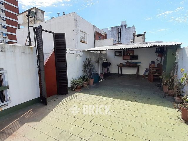 YRIGOYEN, HIPOLITO, AV. al 3500 Piso 1 19