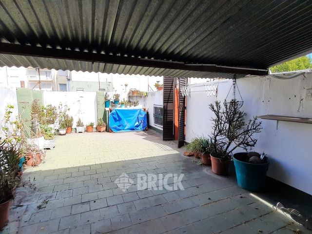 YRIGOYEN, HIPOLITO, AV. al 3500 Piso 1 21
