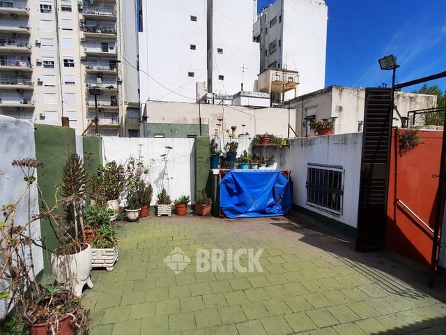 YRIGOYEN, HIPOLITO, AV. al 3500 Piso 1 22