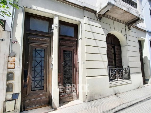 YRIGOYEN, HIPOLITO, AV. al 3500 Piso 1 26