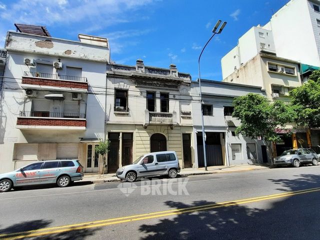 YRIGOYEN, HIPOLITO, AV. al 3500 Piso 1 28