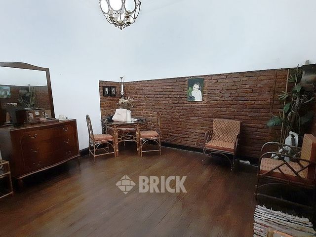 YRIGOYEN, HIPOLITO, AV. al 3500 Piso 1 4