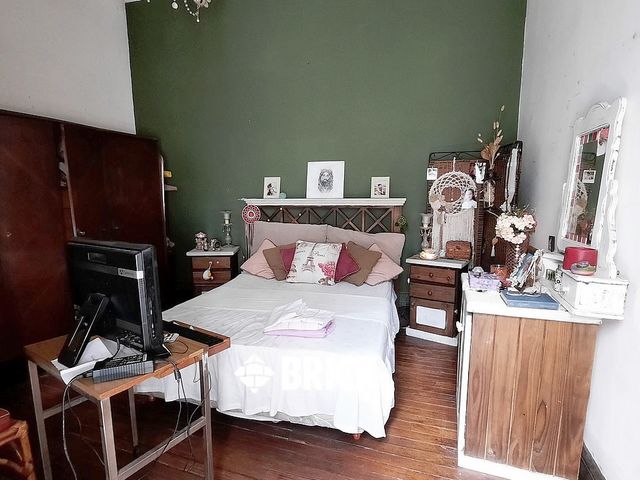 YRIGOYEN, HIPOLITO, AV. al 3500 Piso 1 5