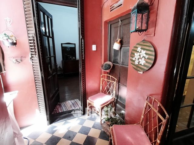 YRIGOYEN, HIPOLITO, AV. al 3500 Piso 1 8