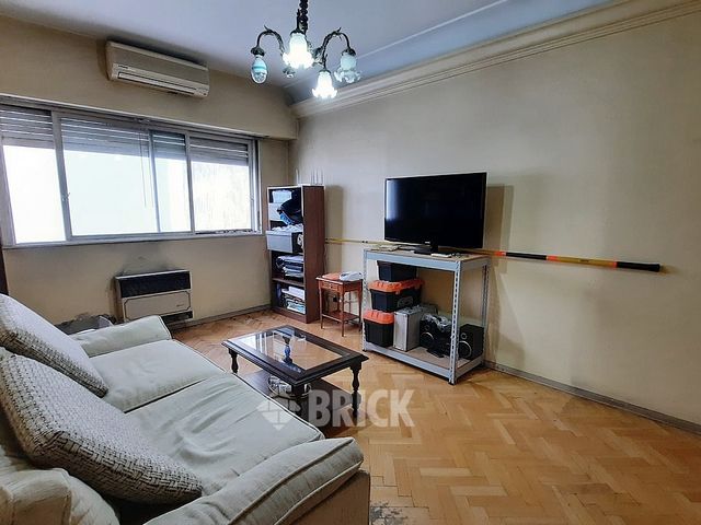 ALVEAR, MARCELO T. DE al 2400 Piso 7 3