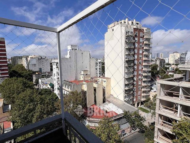 YRIGOYEN, HIPOLITO, AV. al 3600 Piso 9 5