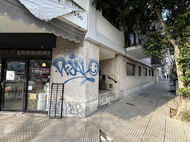 ACOYTE, AV. al 1500 Piso 7 18