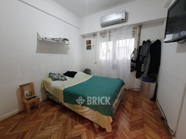 RIVADAVIA, AV. al 2000 Piso 8 11