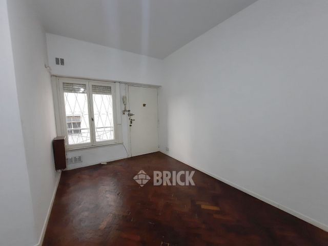 THAMES al 2300 Piso 3 5