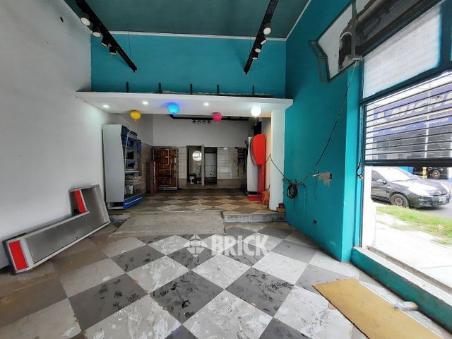 YRIGOYEN, HIPOLITO, AV. al 6600 7