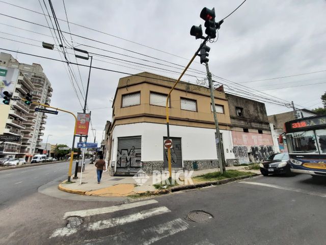 YRIGOYEN, HIPOLITO, AV. al 6600 3