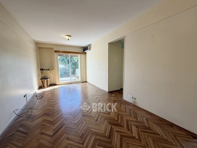 THAMES al 1800 Piso 3 1