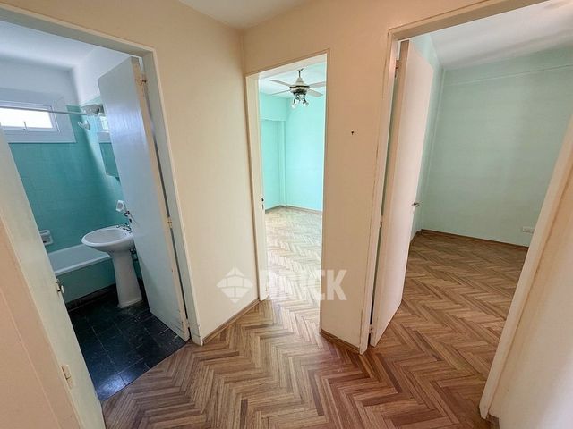 THAMES al 1800 Piso 3 12