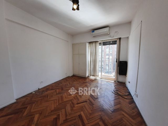 ALVAREZ, JULIAN al 2400 Piso 9 3