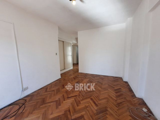 ALVAREZ, JULIAN al 2400 Piso 9 4