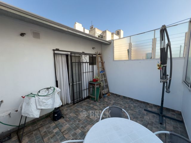 RIVADAVIA, AV. al 3800 Piso 1 16