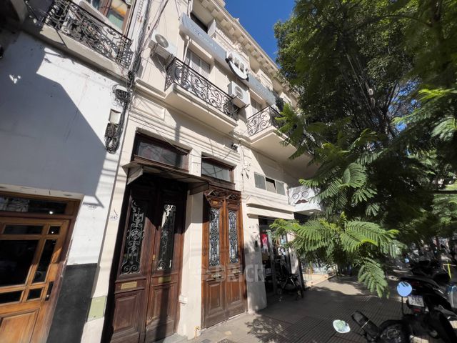 RIVADAVIA, AV. al 3800 Piso 1 21