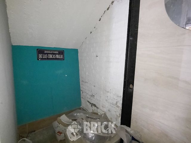 YRIGOYEN, HIPOLITO, AV. al 6600 8