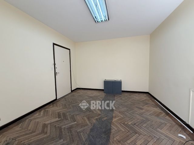 SARMIENTO al 1300 Piso 2 5