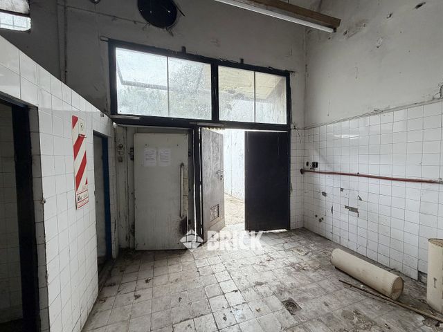 YRIGOYEN, HIPOLITO, AV. al 8200 33