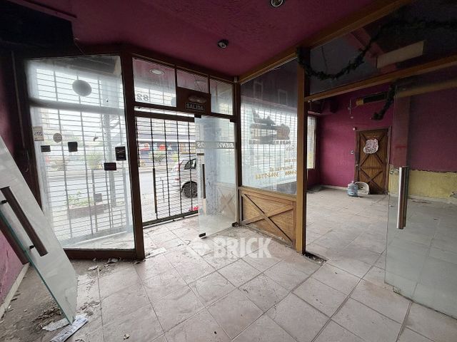 YRIGOYEN, HIPOLITO, AV. al 8200 5