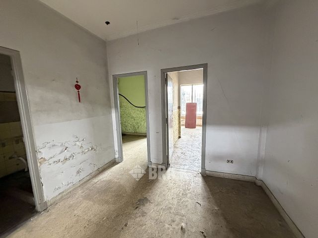 YRIGOYEN, HIPOLITO, AV. al 8200 71
