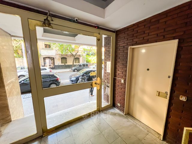 AUSTRIA al 2500 Piso PB 9