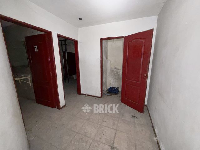 YRIGOYEN, HIPOLITO, AV. al 8200 19