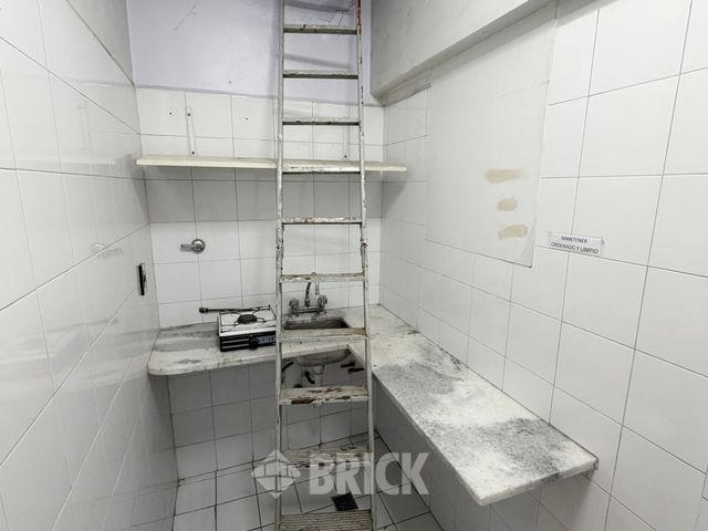 BROWN, ALMIRANTE, AV. al 2300 42