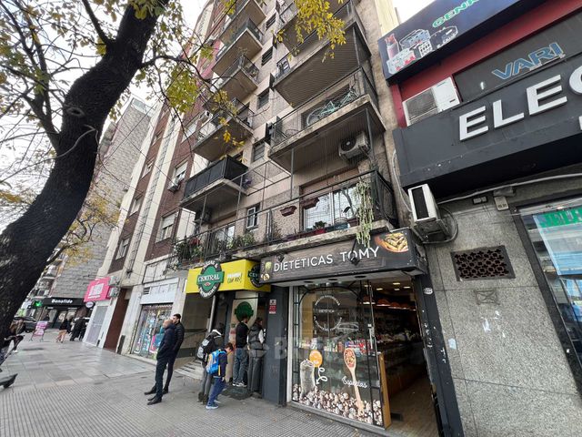 RIVADAVIA, AV. al 6100 Piso 2 13