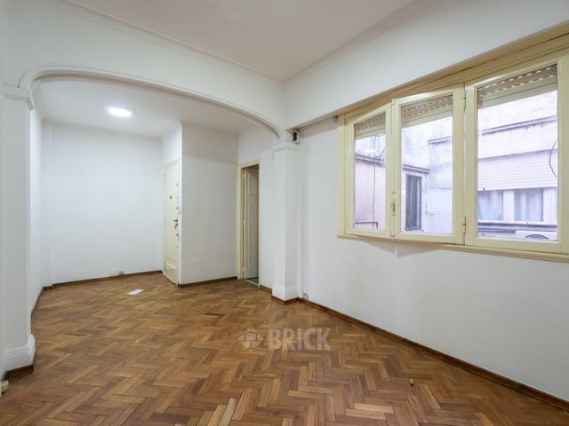 RIVADAVIA, AV. al 2500 Piso 8 3