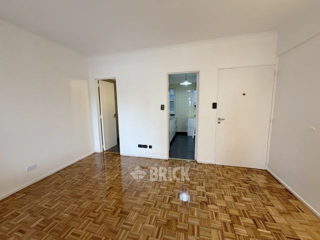 CHENAUT, AV. al 1700 Piso 8 5