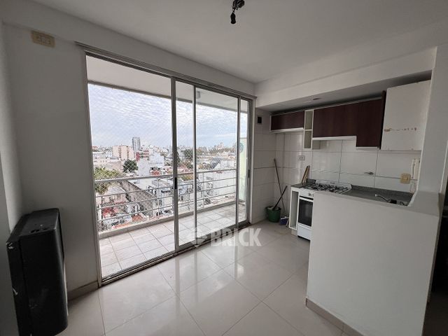 CARACAS al 1200 Piso 8 3