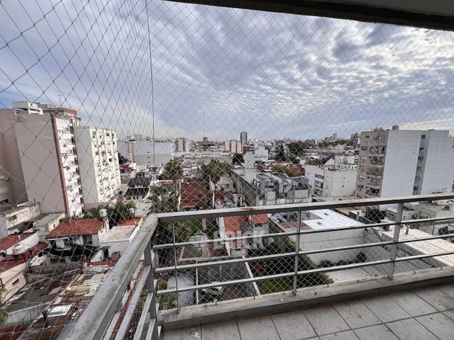 CARACAS al 1200 Piso 8 7