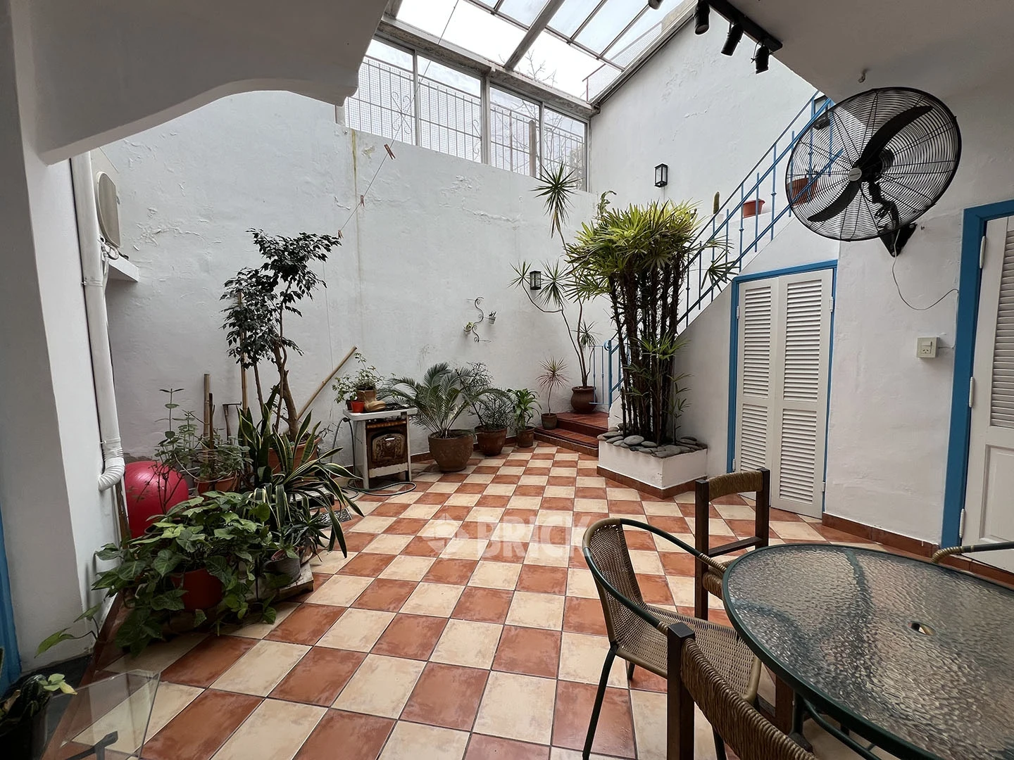 CORDOBA al 6400 Piso PB 16
