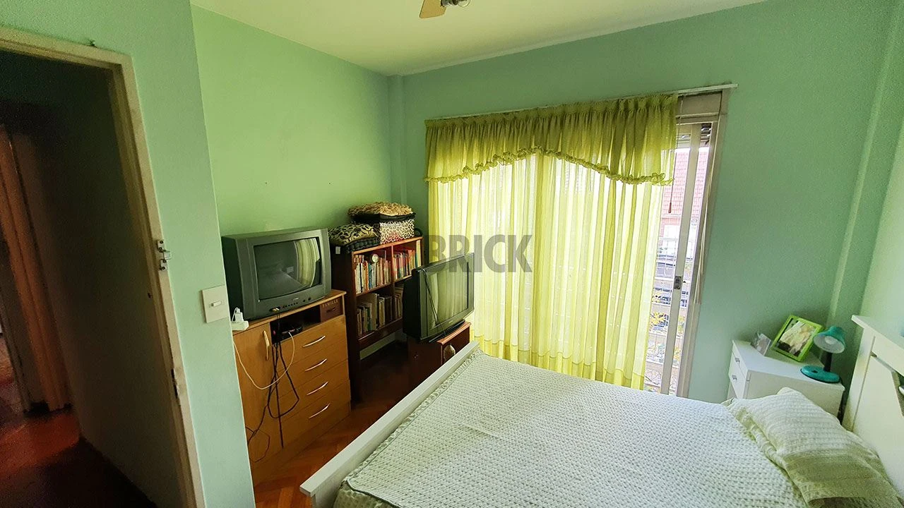 ARANGUREN, JUAN F., DR. al 1200 Piso 2 10