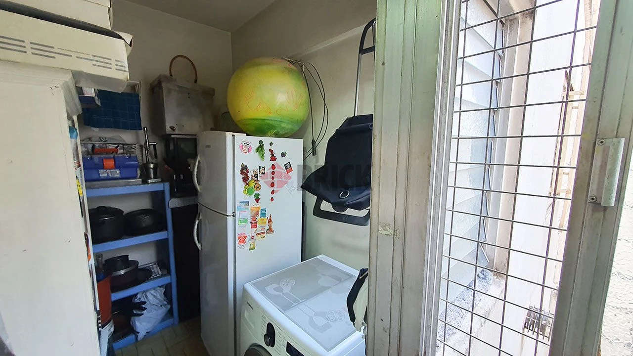 ARANGUREN, JUAN F., DR. al 1200 Piso 2 12