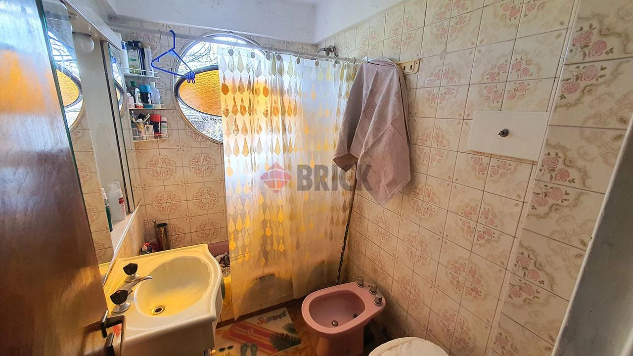 ARANGUREN, JUAN F., DR. al 1200 Piso 2 8