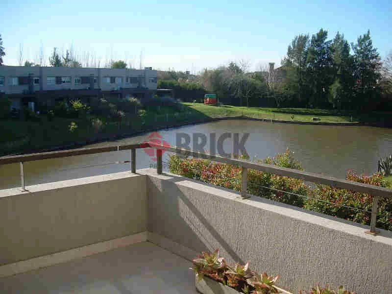 Bº LAGO ESCONDIDO 18