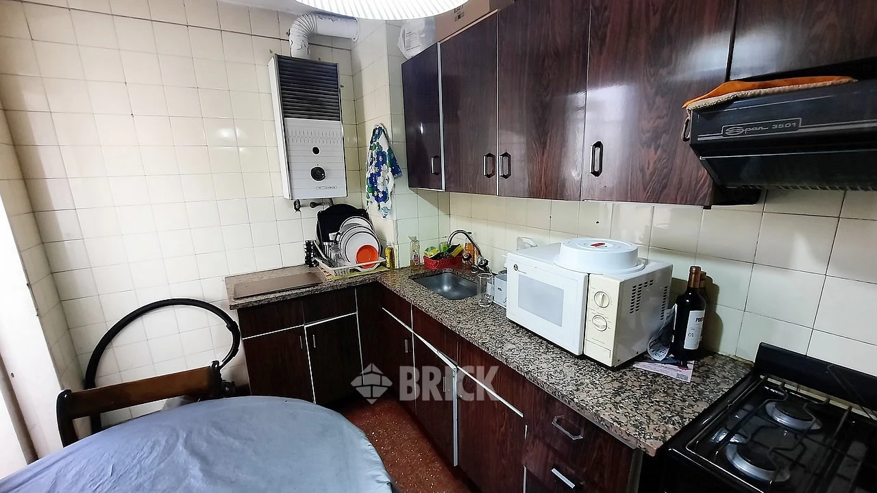 ALVEAR, MARCELO T. DE al 2400 Piso 7 14