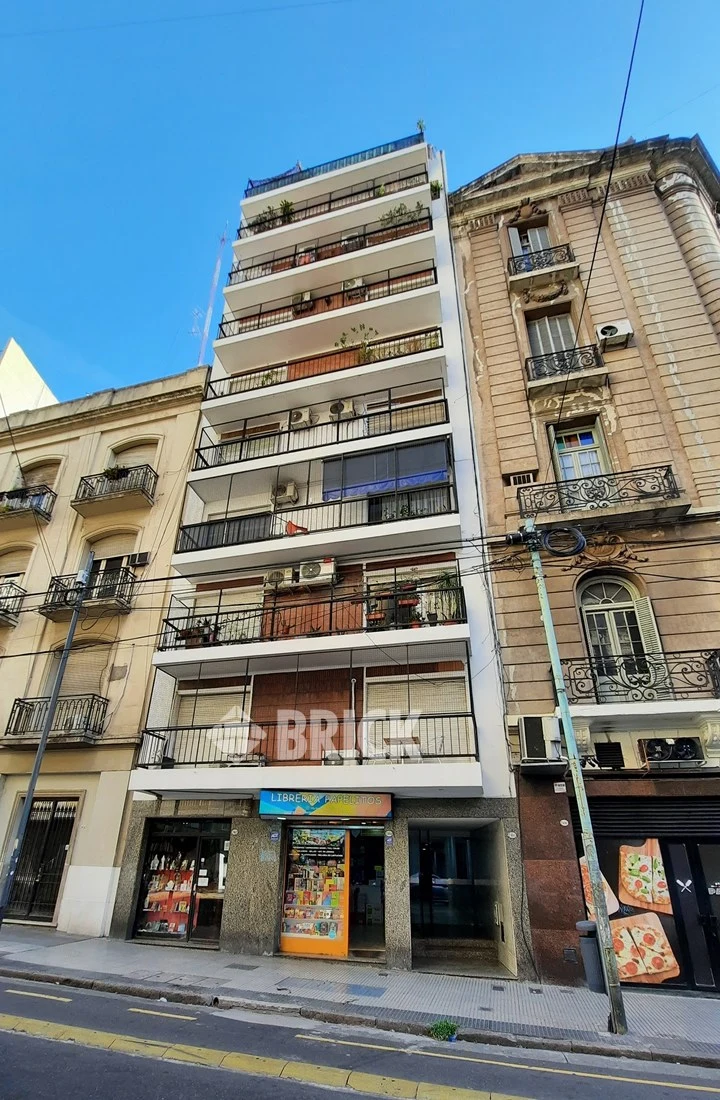 ALVEAR, MARCELO T. DE al 2400 Piso 7 23