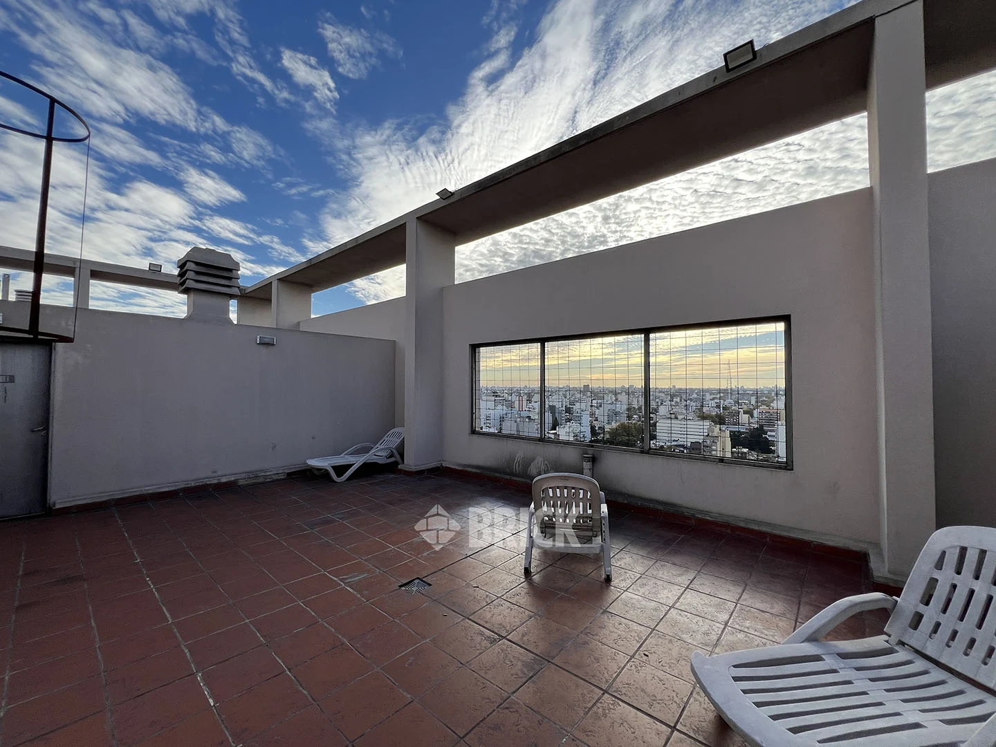 ARANGUREN, JUAN F., DR. al 1800 Piso 1 24