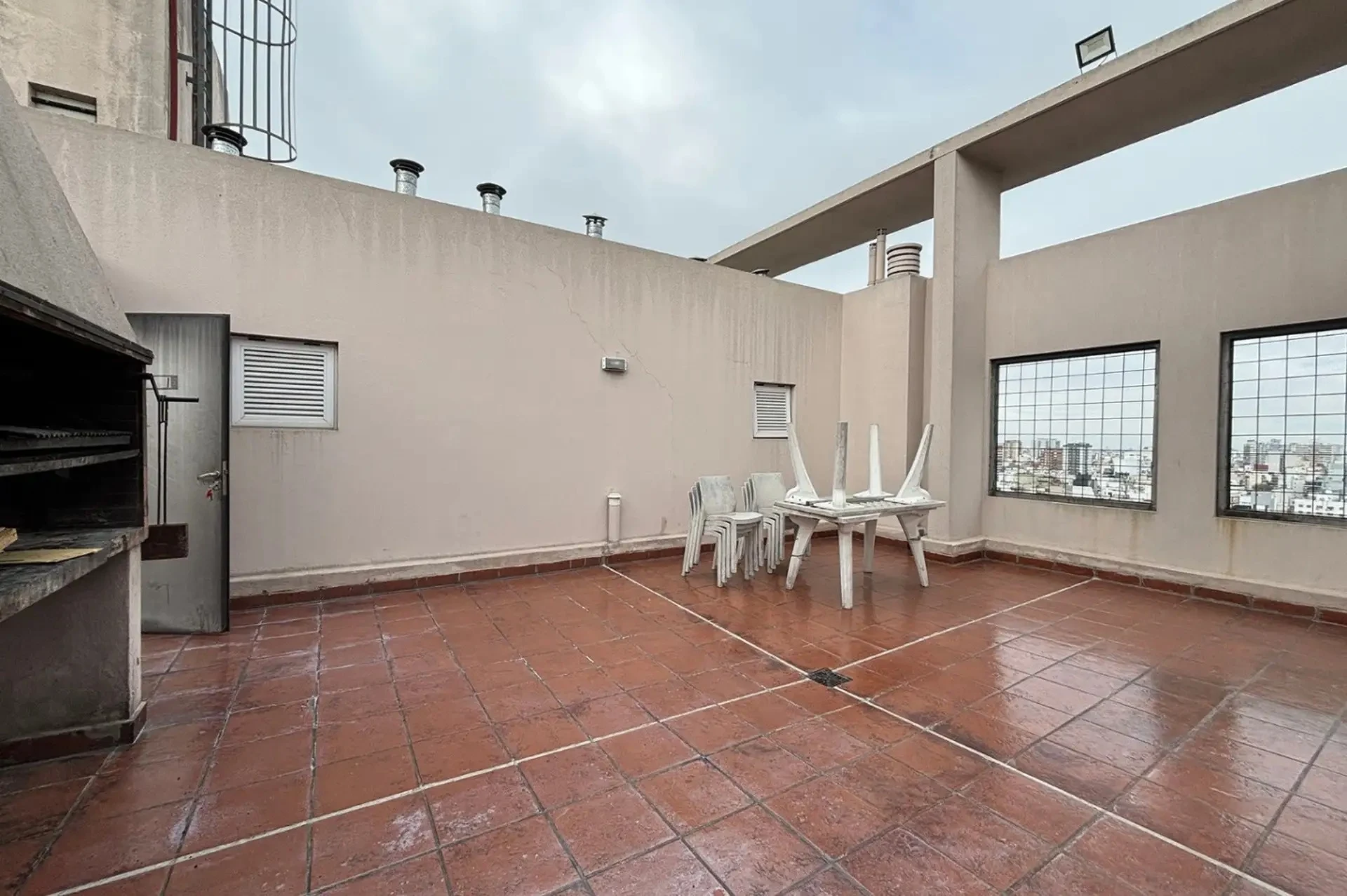 ARANGUREN, JUAN F., DR. al 1800 Piso 1 26