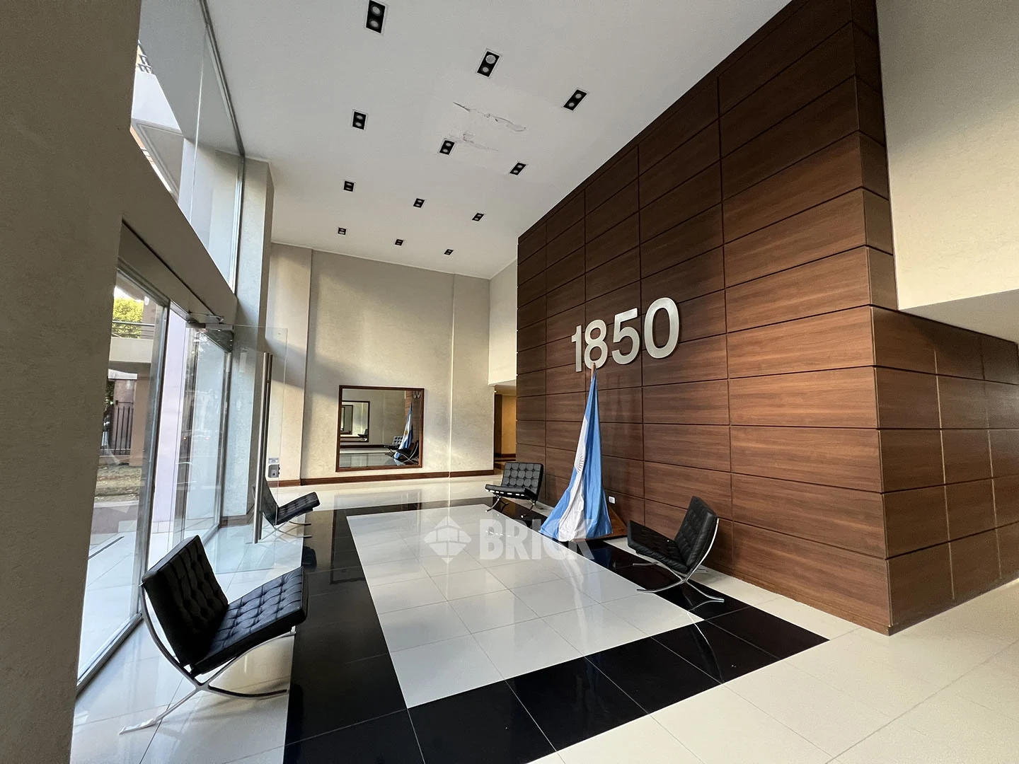 ARANGUREN, JUAN F., DR. al 1800 Piso 1 36